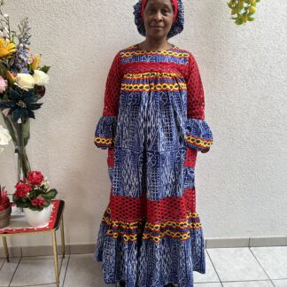 Robe rouge-bleue-jaune avec foulard