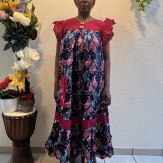 Robe rouge-bleue-rose avec foulard