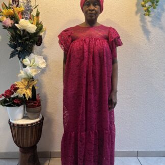 Robe rouge avec foulard