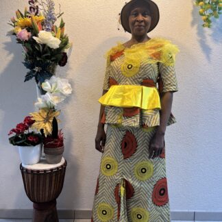 Robe jaune sans foulard