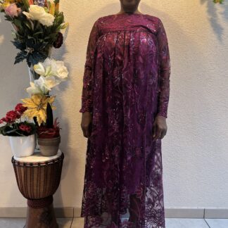 Robe violette avec foulard