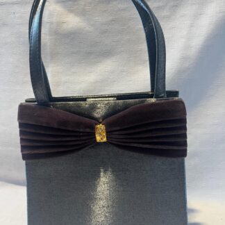 Sac gris avec décoration