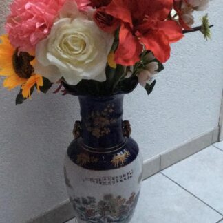 Vase chinois avec fleurs artificiel