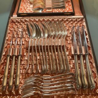 Set de couverts argentés